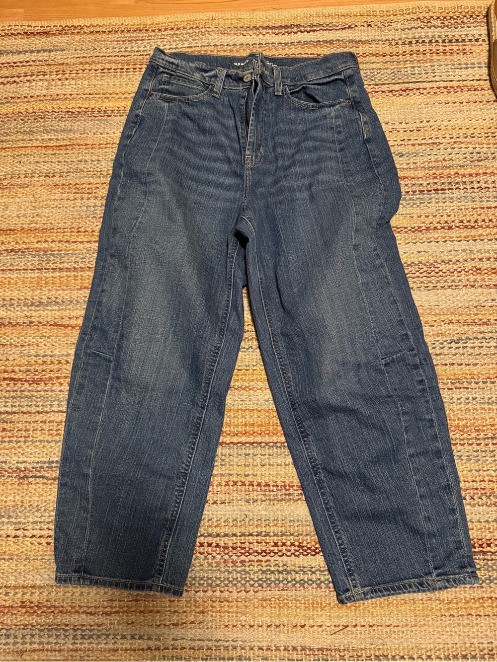 Old Navy High-Rise Barrel Leg Med Wash Jeans